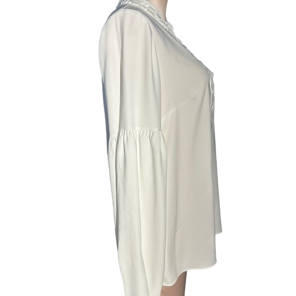 Lilly Pulitzer Shea tunic top in resort white. Absolutely stunning. Size Small - Picture 5 of 15